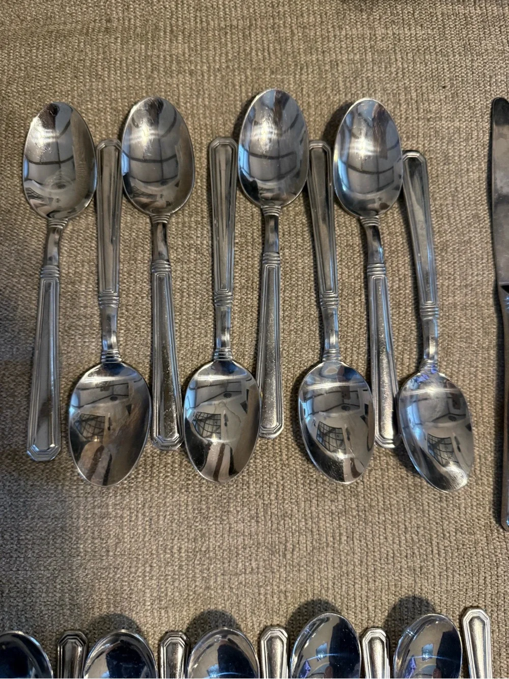 37 piece Pfaltzgraff Providence Flatware